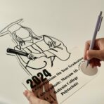 لوحة توقيع التخرج